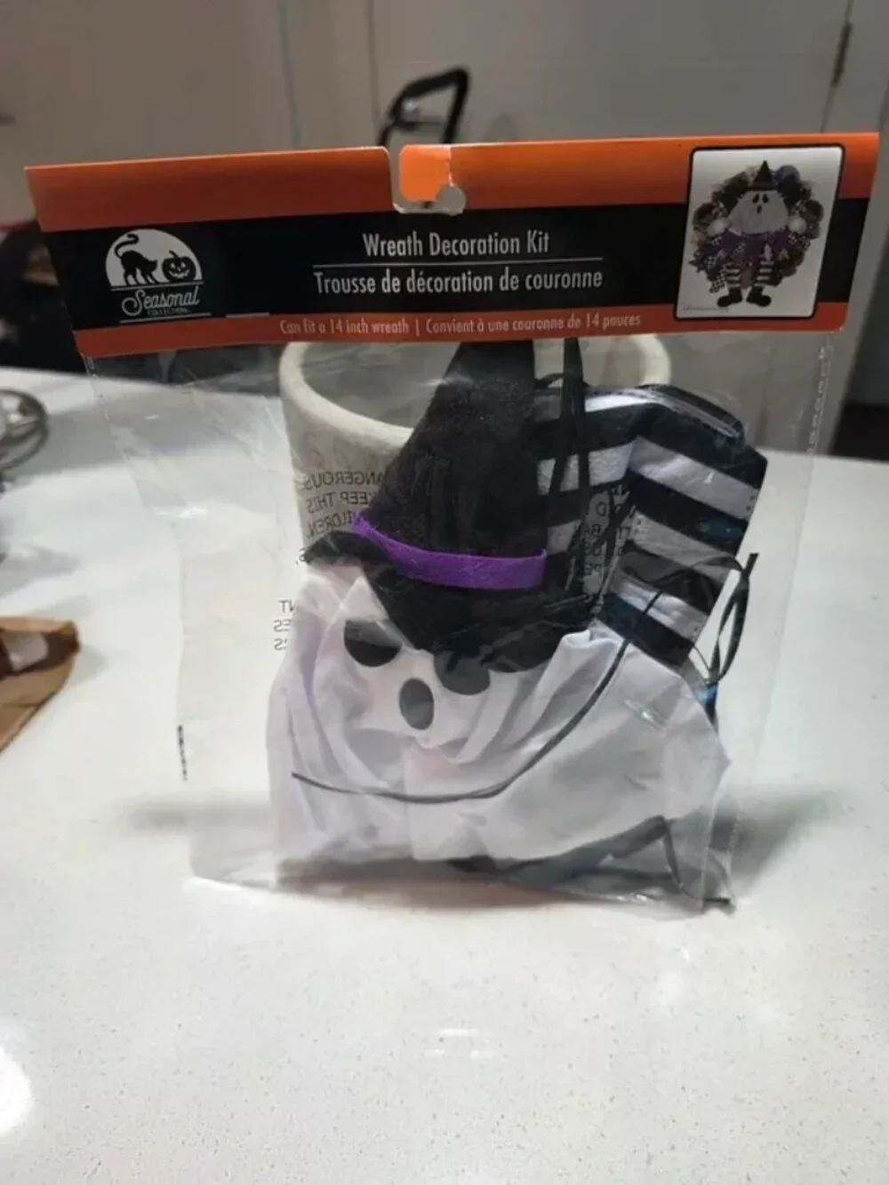 Fabric and plastic Halloween wreath decoration kit, ghost with witch hat and str